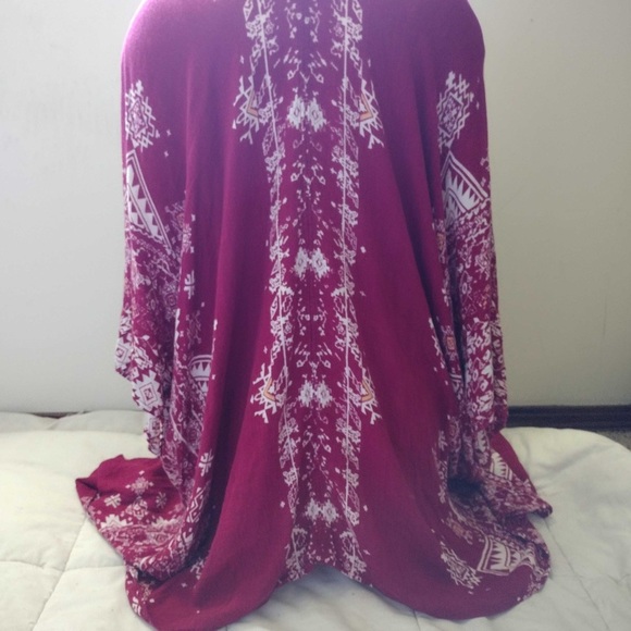 Red patterned kimono One Size - Picture 2 of 4